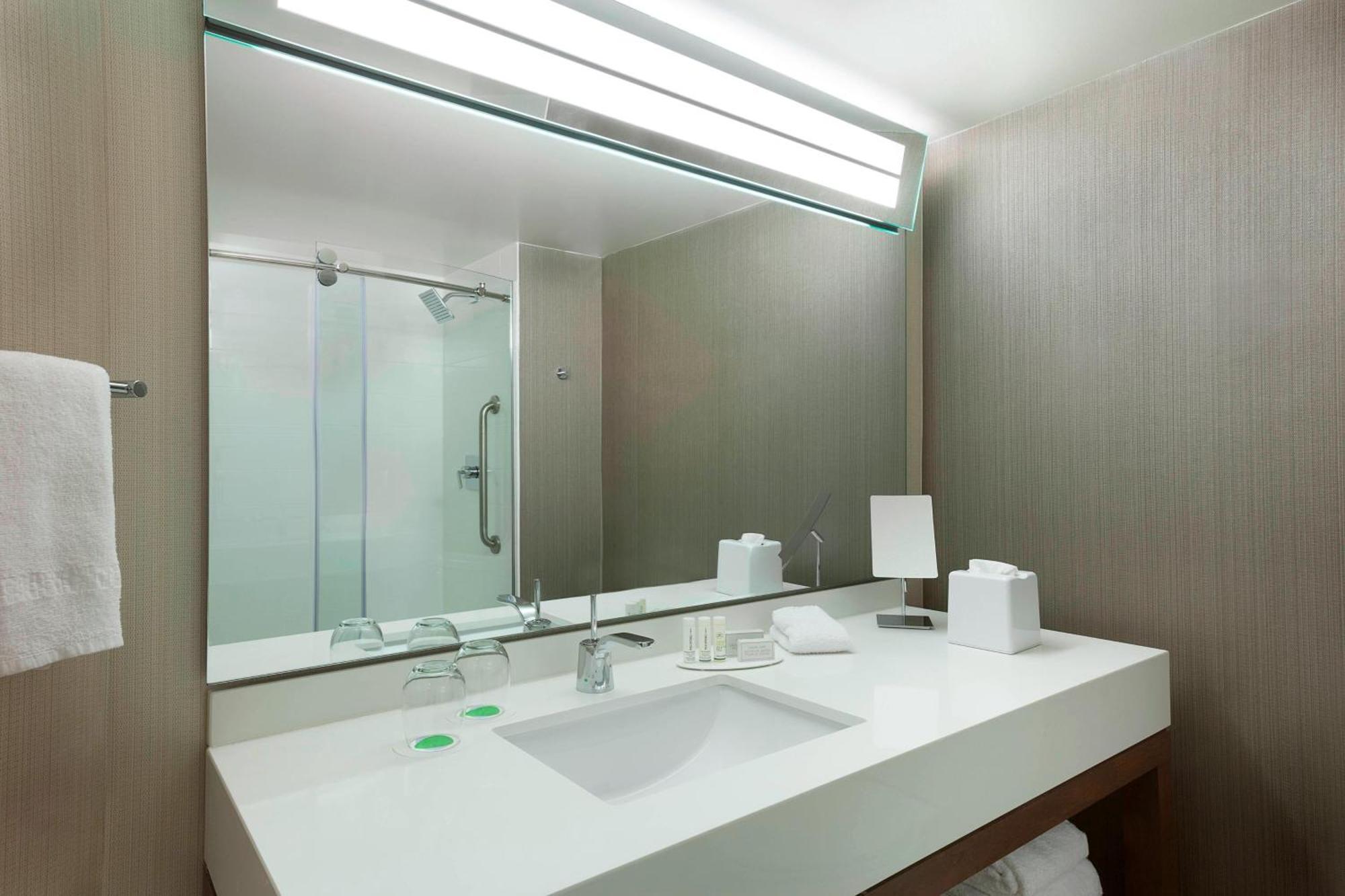 Courtyard By Marriott Toronto Northeast/Markham Exterior photo