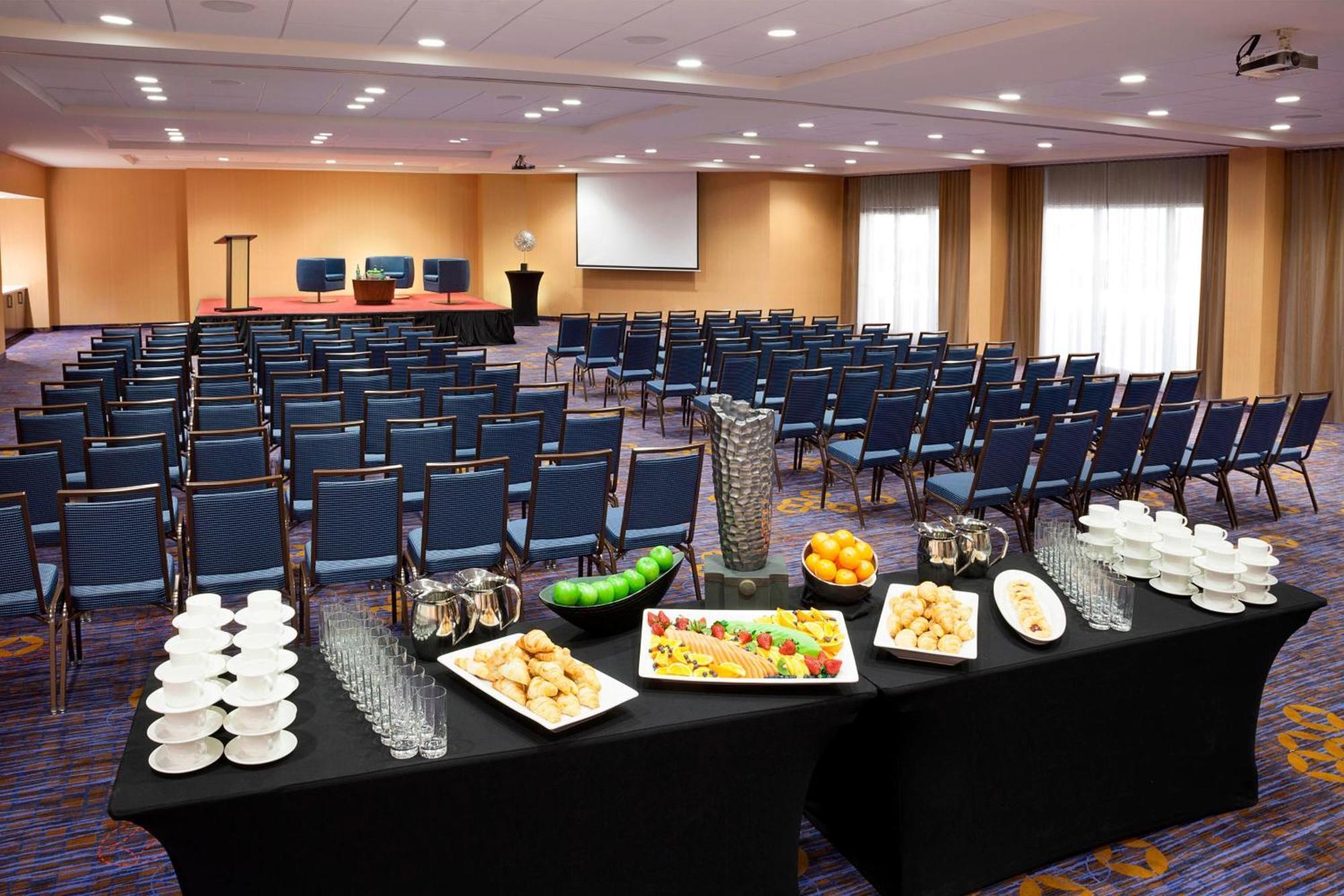 Courtyard By Marriott Toronto Northeast/Markham Exterior photo