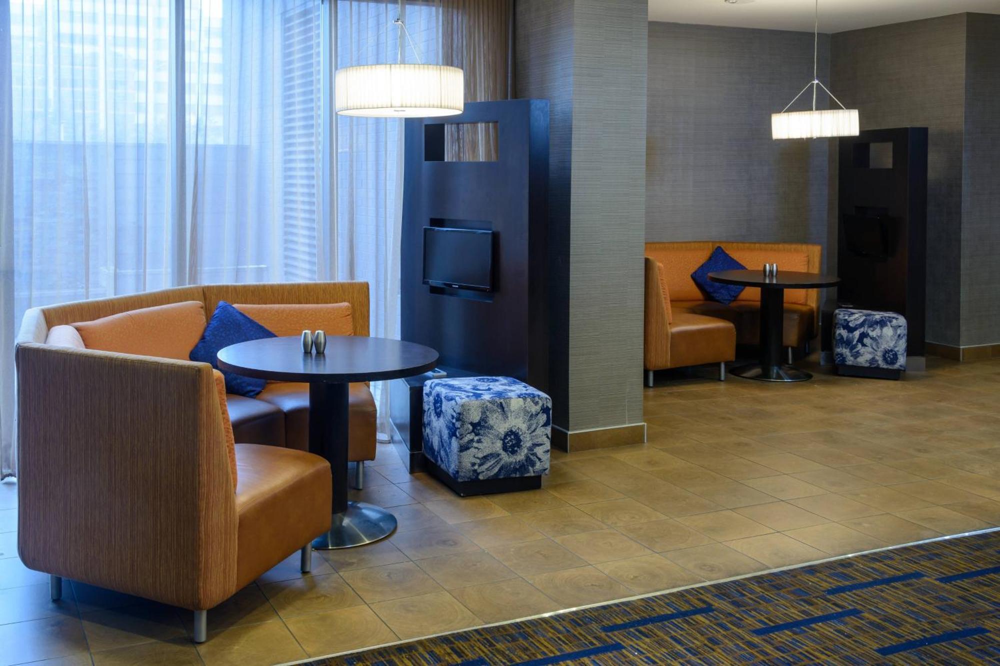 Courtyard By Marriott Toronto Northeast/Markham Exterior photo