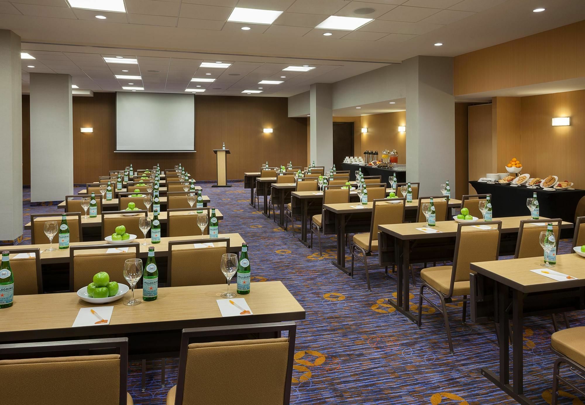Courtyard By Marriott Toronto Northeast/Markham Exterior photo